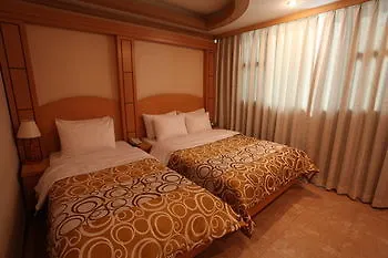 Incheon Airport Beach Hotel 2*,